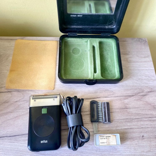 Braun vintage shaver used with case and accessories