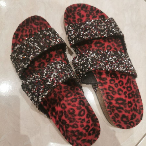Shein sandals size 40 with rhinestones like new, black