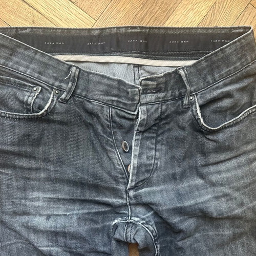 Zara black pants size 38 used with button damage