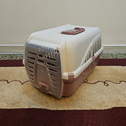 Pet carrier like new, dimensions 50x33x31 cm