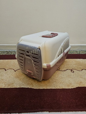 Pet carrier like new, dimensions 50x33x31 cm