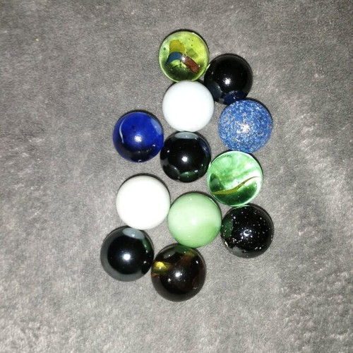 Authentic collectible marbles in 3 sizes like new, pack of 96