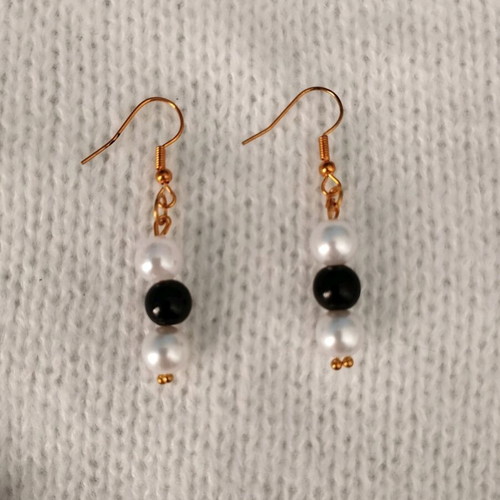 Handmade black-white beaded necklace and earings set.