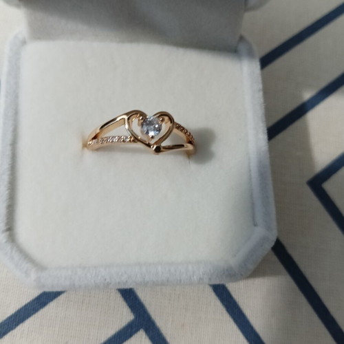 Elegant women's ring with heart, size 7, gold color