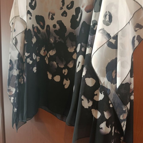 Dina blouse butterfly style black and beige like new, XXL