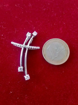 Σταυρός γυναικείος ασημένιος 925 με λευκά ζιργκόν καινούργιος Άπεφθον