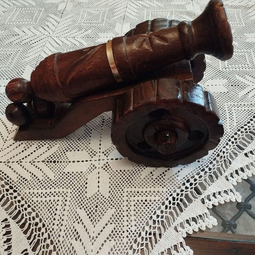 Wooden Spanish decorative cannon like new