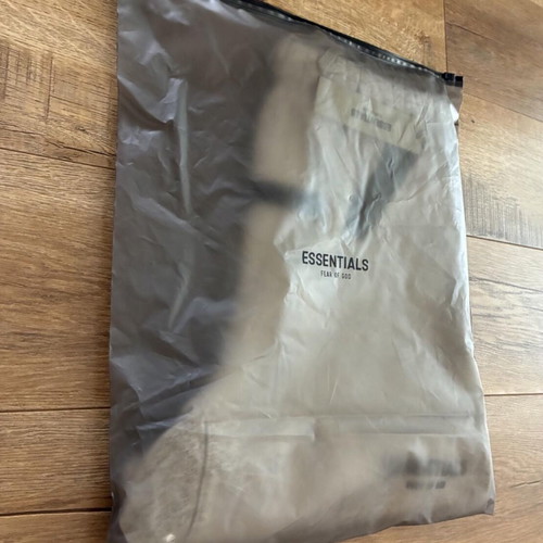 Essentials Fear of God Fog light oatmeal shorts, size medium
