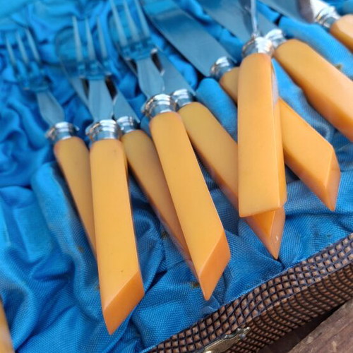 Old set of Vangelis mastic knives, missing one fork