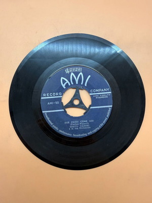 Enrico Pianori e la sua Orchestra Due Pazzi Come Noi 7-inch vinyl used