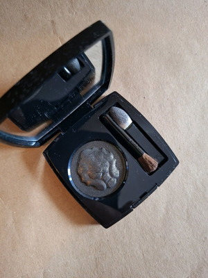 Chanel Ombre Première Longwear Powder Eyeshadow Vert Lamé like new