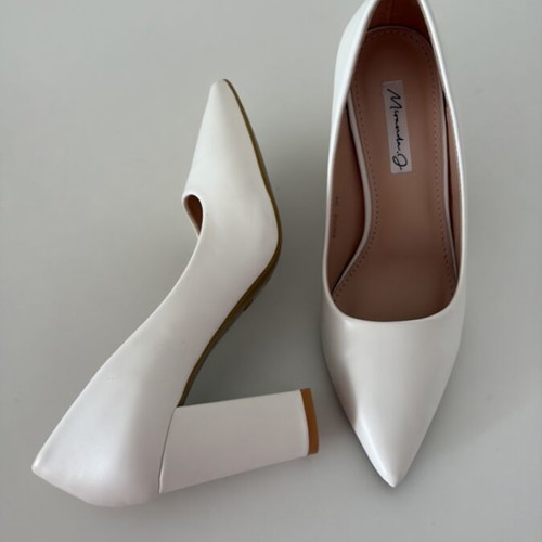 White pumps with thick 8cm heel, size 39, like new