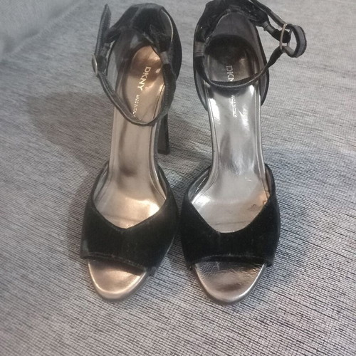 Velvet DKNY sandals used, size 37.5, black
