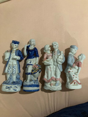 Πορσελάνινα αγαλματάκια vintage μεταχειρισμένα, σετ 4, με ένα σπασμένο