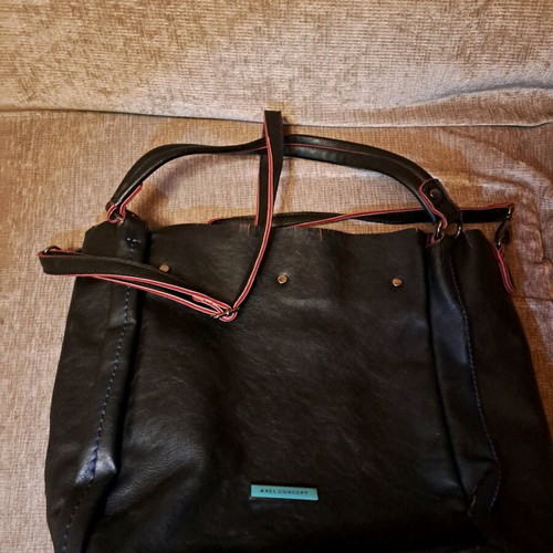 Axel shoulder bag black and grey, like new, with detachable strap