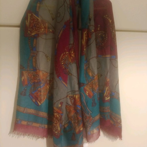 Scarf like new with Boch, 1.90x1.05, polyester
