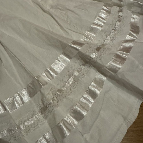 White romantic style skirt like new, sizes S/M, lace details