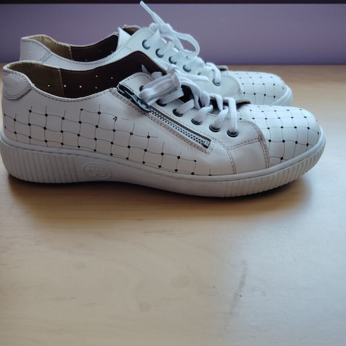 Airsoft sneakers size 42, white, sport style