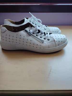 Airsoft sneakers size 42, white, sport style