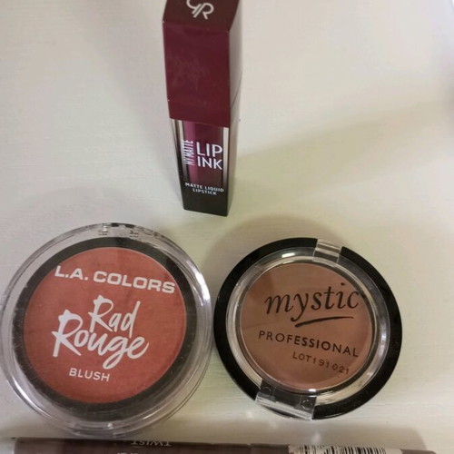 Cosmetics set like new with blush, eye pencils and mat lipstick