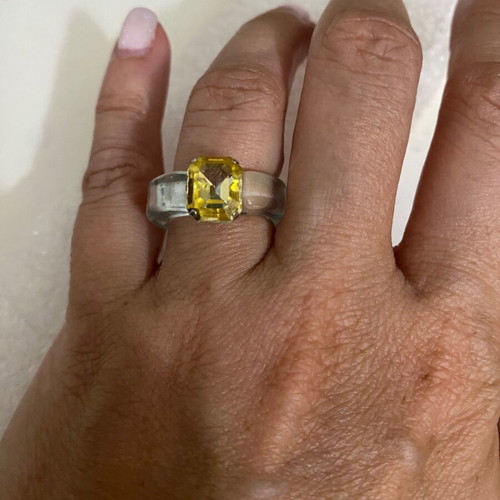 Monopetro plastic ring with yellow stone 18 mm new