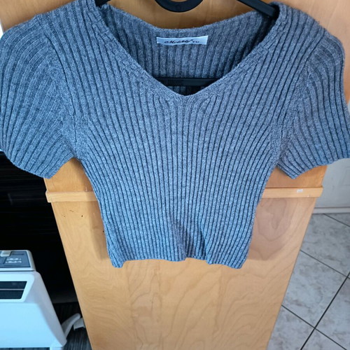 Wool top gray like new, sizes XS and S