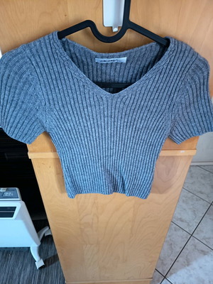 Wool top gray like new, sizes XS and S