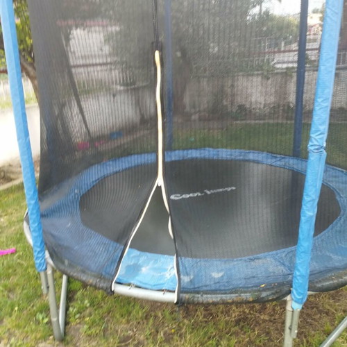 Trampoline 2.40x2.40 like new for yard or house