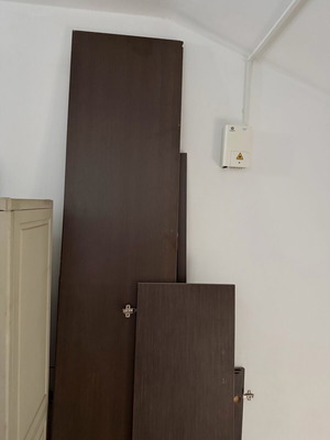 Πόρτακια ντουλάπας σαν καινούργια, χρώμα βέγγε, δύο πλαϊνά και 4 πόρτακια