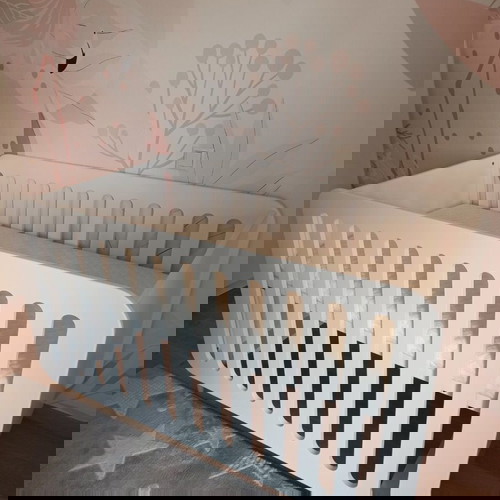 Κούνια-Κρεβάτι Ήρα Oliver σαν καινούργιο με στρώμα 140x70, MDF λάκα σατινέ