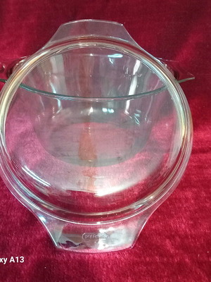 Κατσαρόλα Pyrex με καπάκι σε άριστη κατάσταση