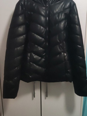 Stradivarius puffer jacket used, short, size M, black