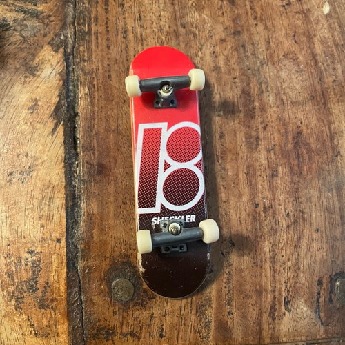 Tech Deck finger skates used, collaboration with Plan B, pack