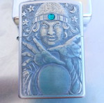 Zippo 2004 με σχέδιο μέντιουμ αναγλυφή, σαν καινούργιο