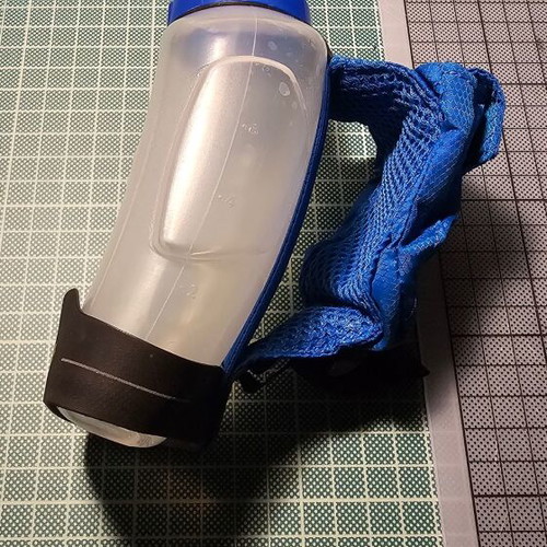 Camelback water bottle 300ml like new with handle and pouch