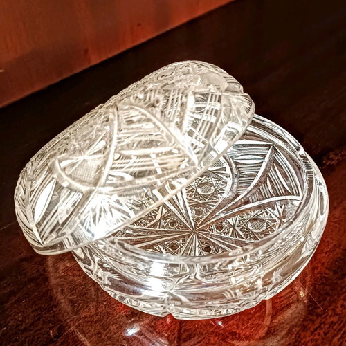 Crystal fondue bowl used with lid and carving