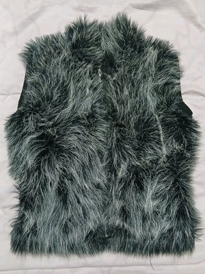 Αμάνικο γούνινο γιλέκο σαν καινούργιο, με φερμουάρ, μαύρο και γκρι, μέγεθος M