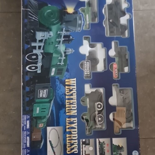 Small train set like new, complete in pieces