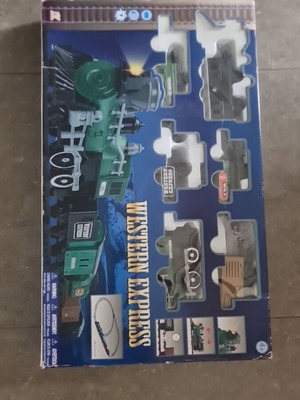 Small train set like new, complete in pieces