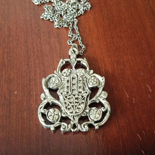 Necklace with large chain like new