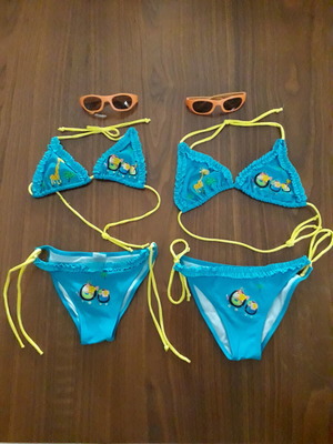 2 children's bikinis and 2 pairs of sunglasses, gift