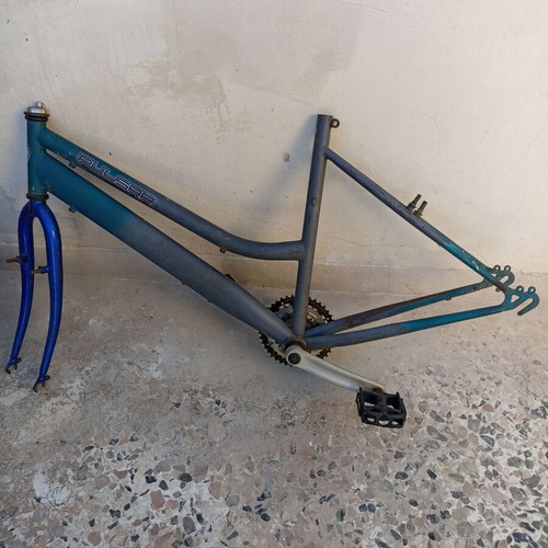 26-Inch Bicycle Frame used, green with minor rust