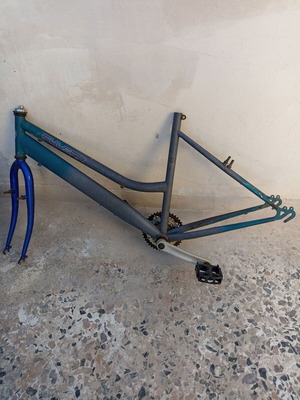 26-Inch Bicycle Frame used, green with minor rust