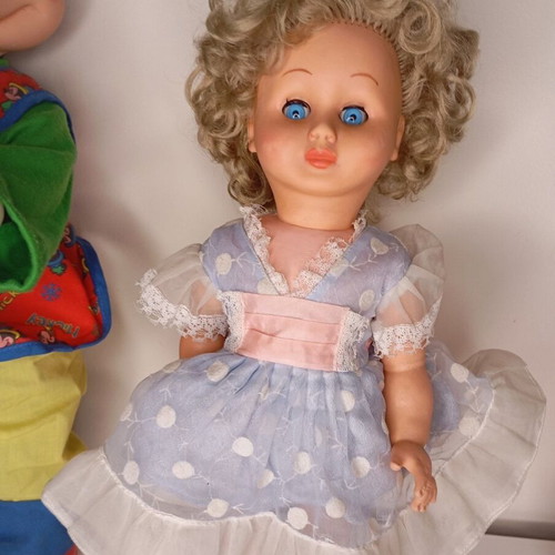 Vintage collectible doll 37 cm with blue eyes and functional "oua" mechanism used