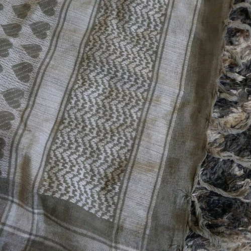 Large scarf like new with beige and green patterns