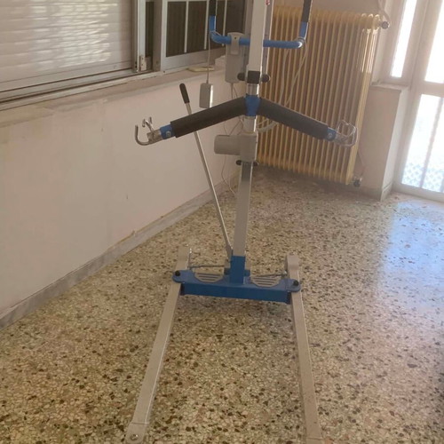 Electric patient lift hoist with TiMOTION TC12 control system