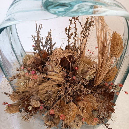 Decorative arrangement with dried flowers in glass vase, like new, 28 cm