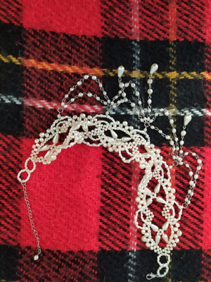 Choker with white pearls like new