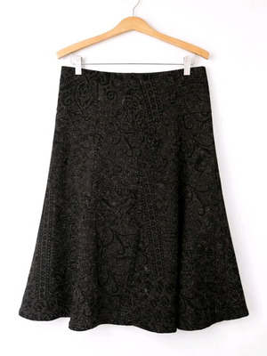 Black skirt with embossed pattern like new, size M/L