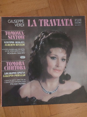 La Traviata vinyl box set like new, classical